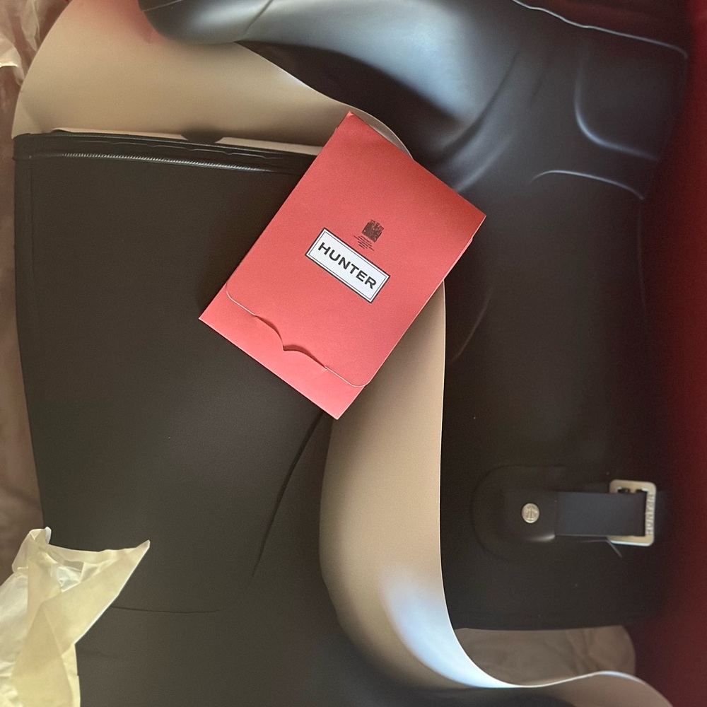 Hunter Black Boot with Red Logo - Picture 10 of 11